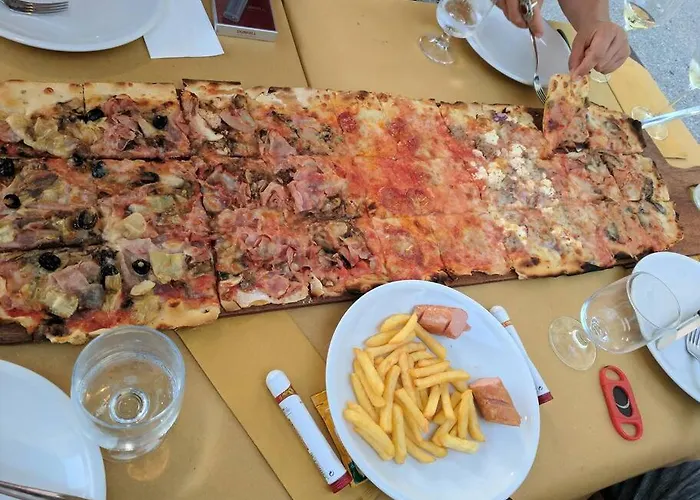 Апартаменты Three Bedroom Entire Place Розето-дельи-Абруцци